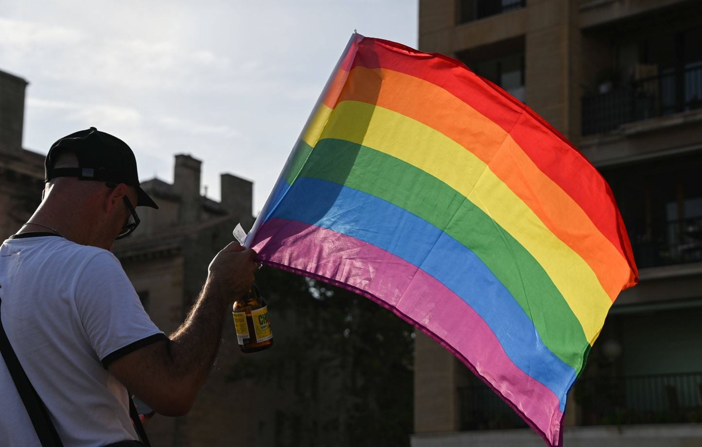 “La homofobia se trivializa”… Víctima de un ataque y luego de amenazas en línea, testifica Ewan Ange “La homofobia se trivializa”… Víctima de un ataque y luego de amenazas en línea, testifica Ewan Ange